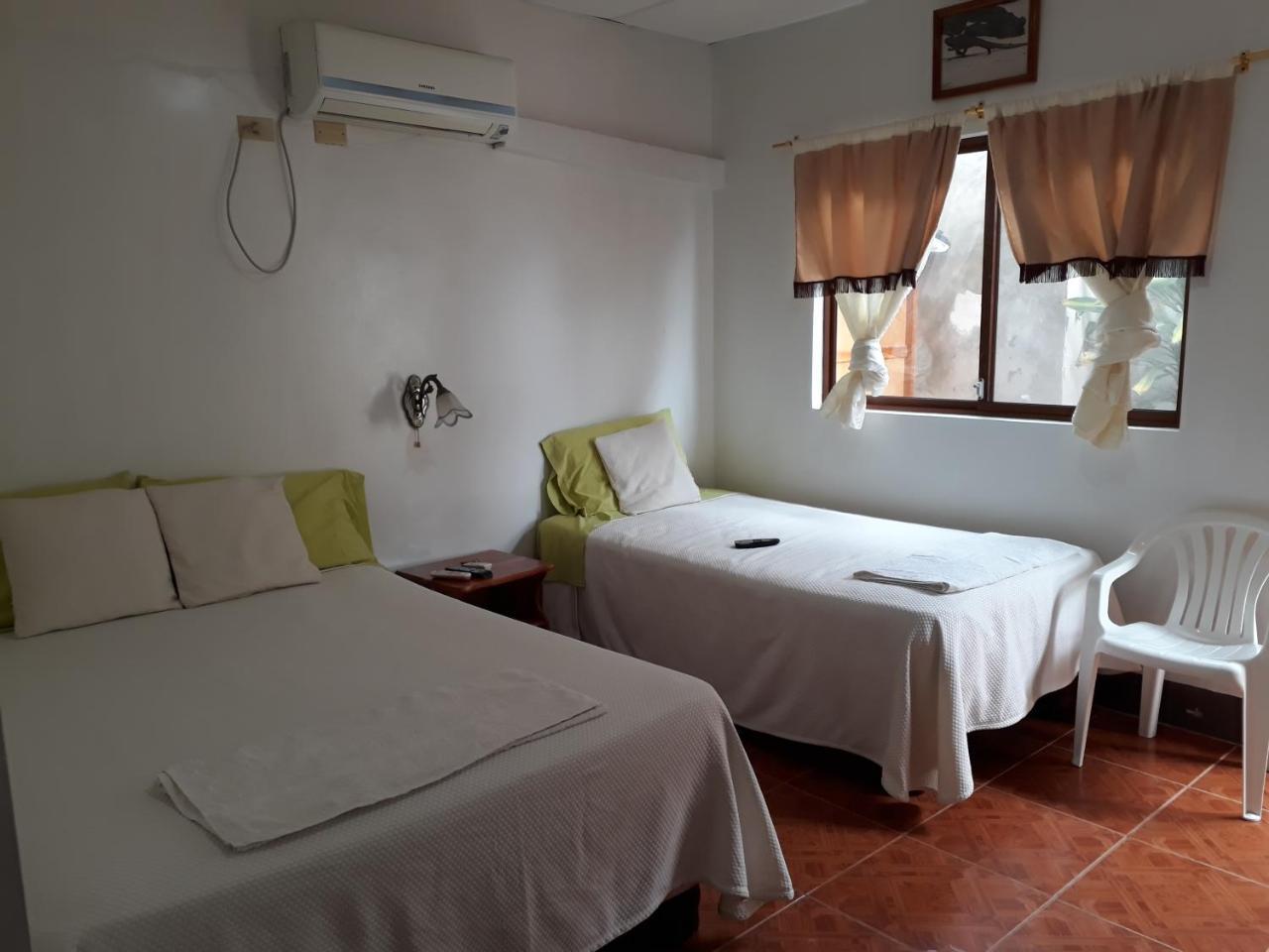 Hospedaje Mother Fanny Puerto Villamil Exterior photo
